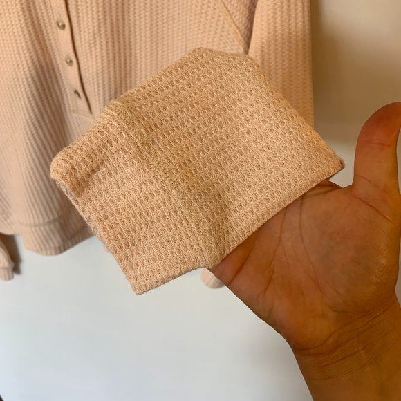 NWOT Team LTD Pale Peach Waffle Long Sleeved Henley Style Top Size Medium - Picture 5 of 9